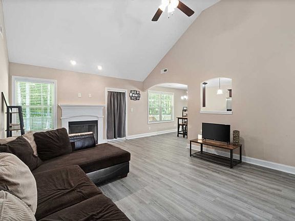 3rd image of 592 Cameo Ct