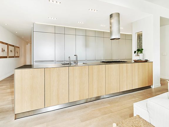 5th image of 245 10th Ave APT 6W