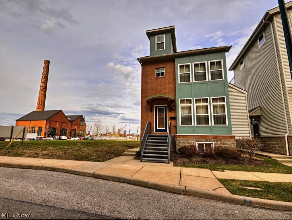 1237 W 76th St photo 1