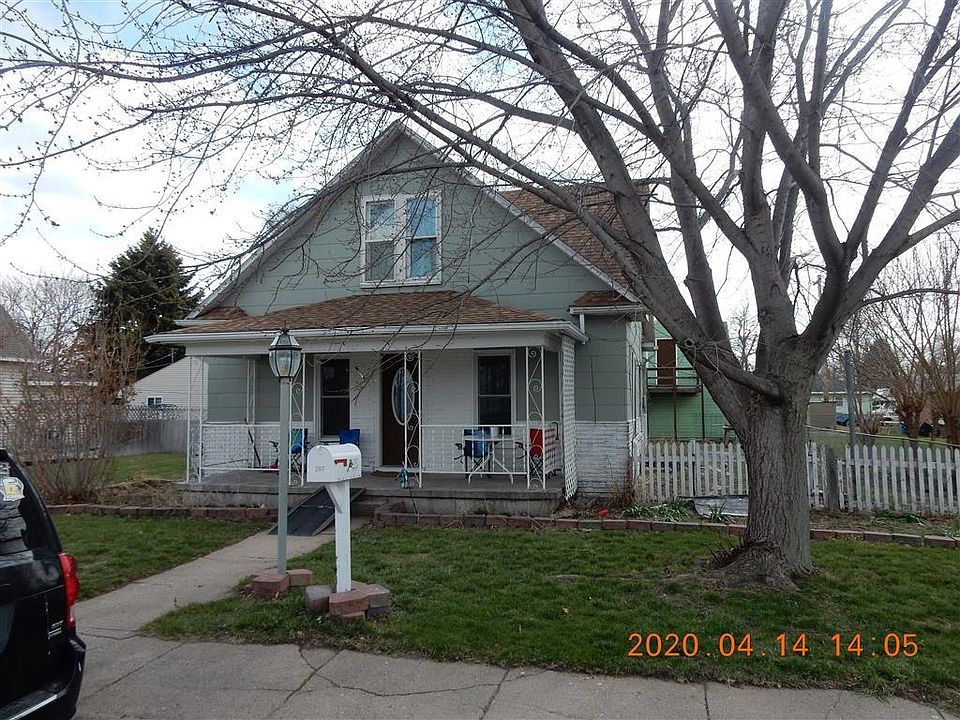 1st image of 206 E 15th St