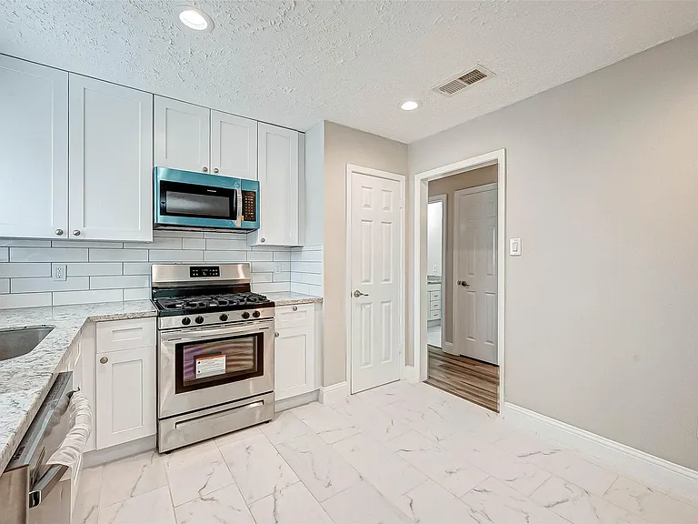 6802 Glenray Dr — Photo 17