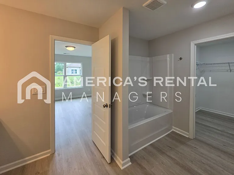 10304 Squires Way — Photo 44
