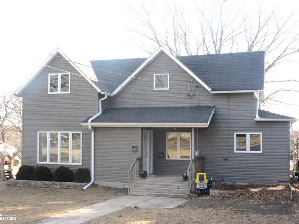 605 S 4th St, Forest City, IA 50436