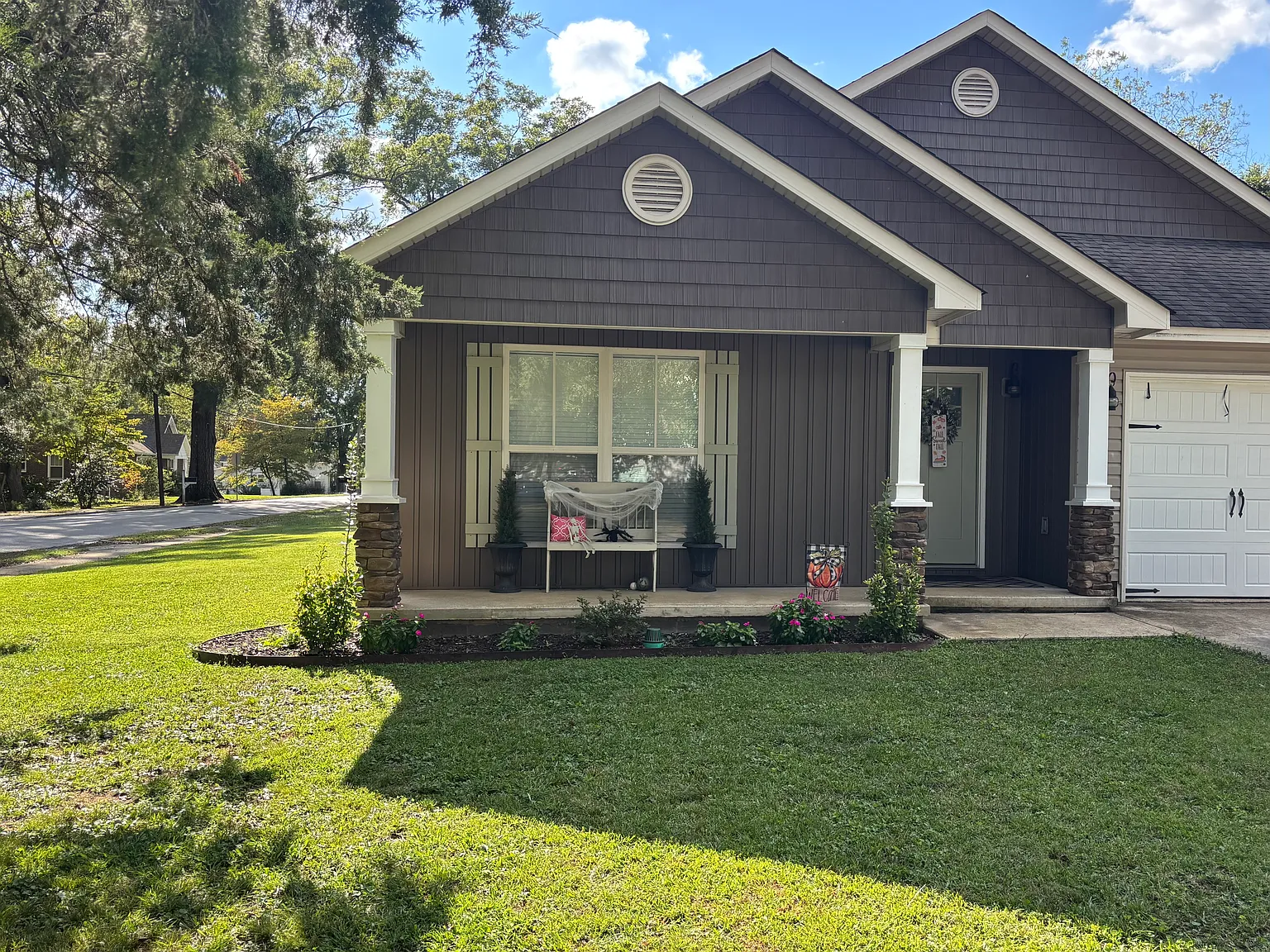 3 bed, 1391 sqft, $1,600 — Photo 1
