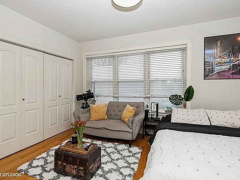 25982049_2_4105NDamen_Apt28_165_LivingRoom_LowRes