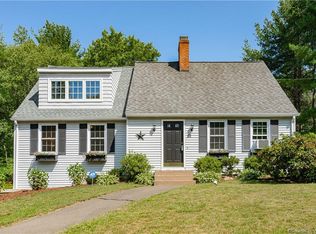 82 Laurel Ln, Simsbury, CT 06070