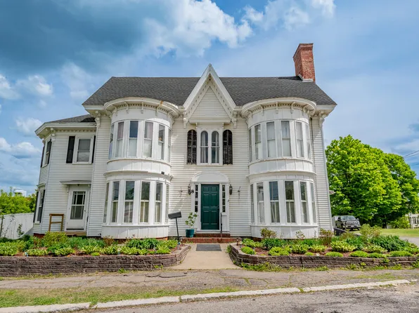 8 Monument Square, Dover-Foxcroft, ME 04426