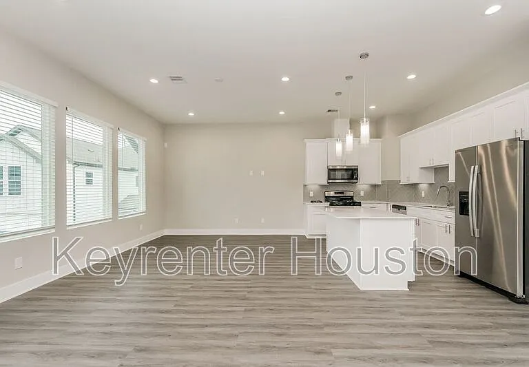 8318 Curry Rd — Photo 2