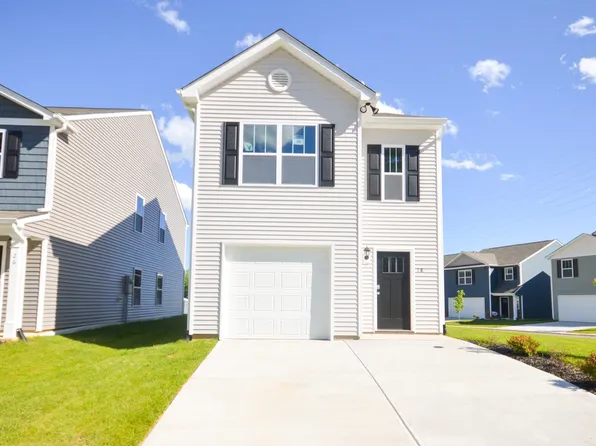 18 Caroline Valley Ln, Hendersonville, NC 28792