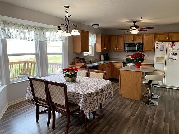 4th image of 20 Sprucewood Ct