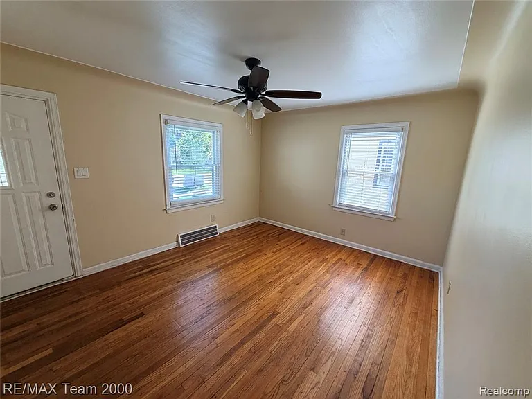 22959 Cleveland St — Photo 2
