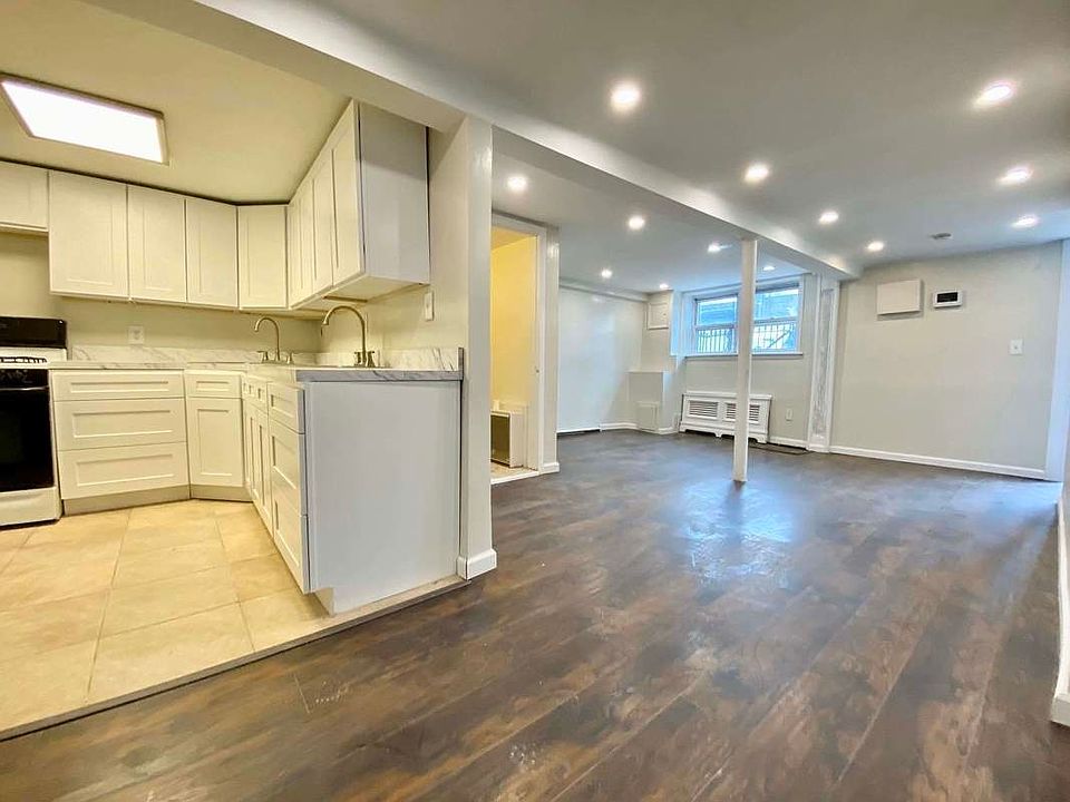 1st image of 557 E New York Ave #1