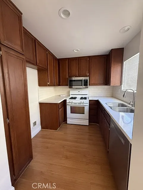 2 bed, 1088 sqft, $3,650 — Photo 3