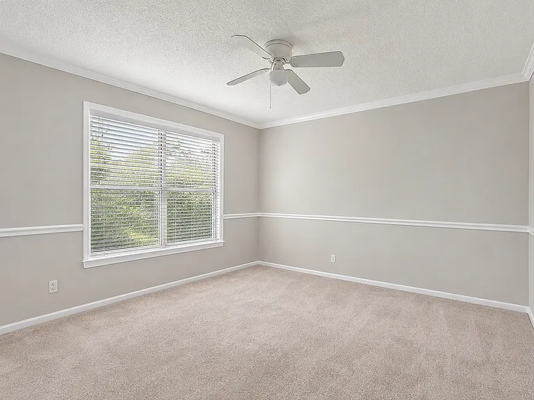 545 Oneida Ct — Photo 9