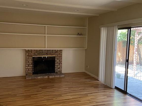 5th image of 943 Iris Ave