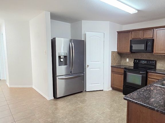 4th image of 3320 Dumas Dr