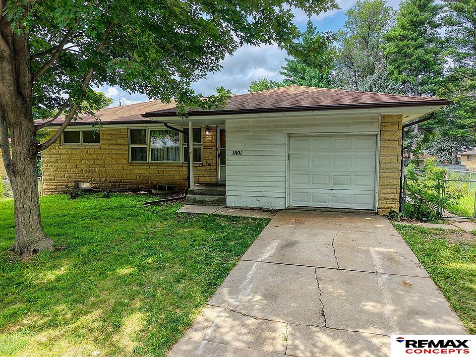 1st image of 1801 E Manor Dr