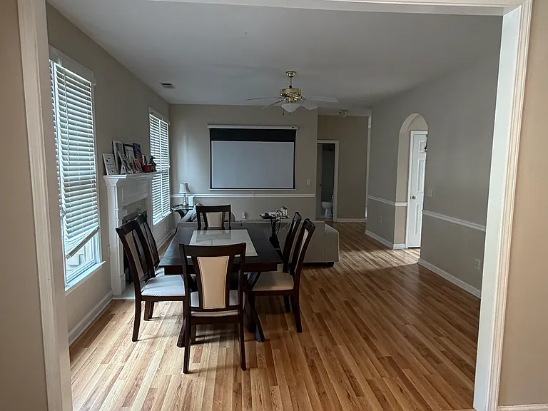 1019 Carroll Ct — Photo 4