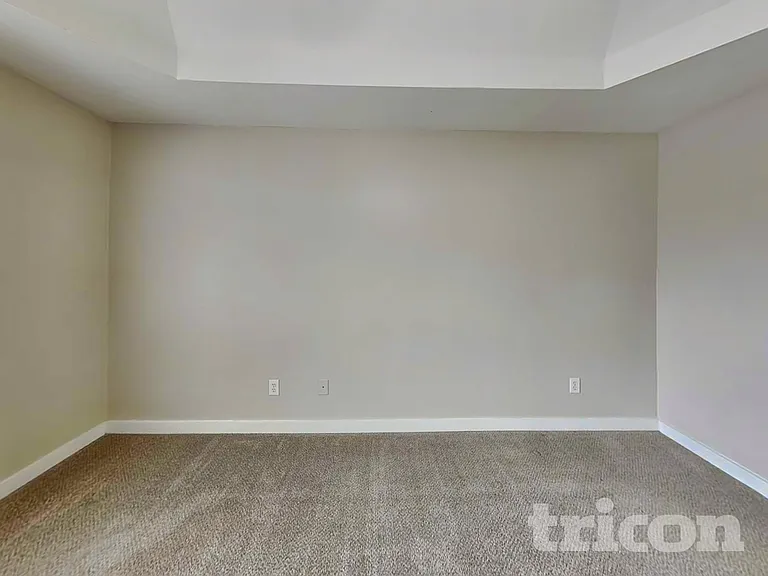 1048 Whispering Woods Dr — Photo 7