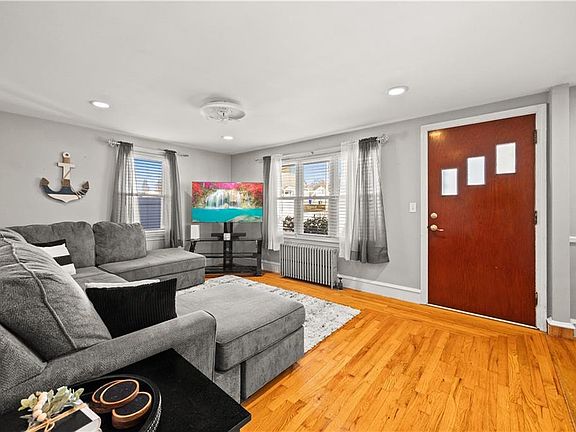 4th image of 52 Earl St