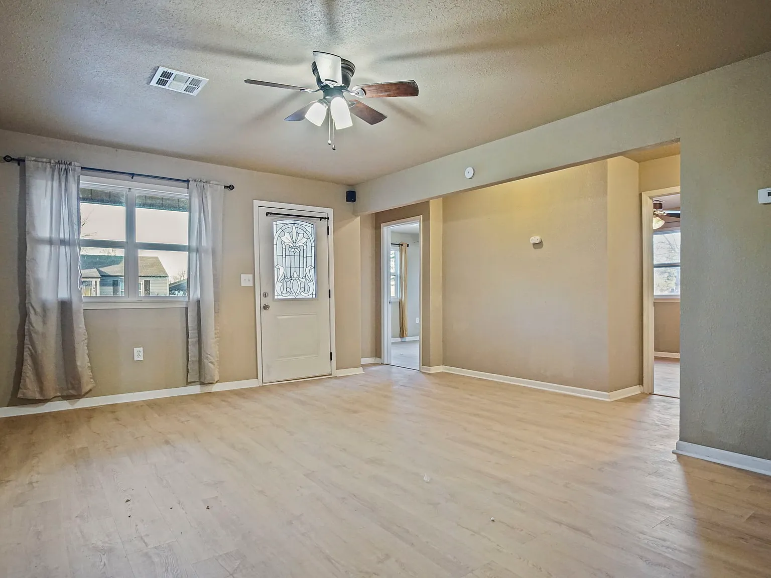 3 bed, 1350 sqft, $1,395 — Photo 4