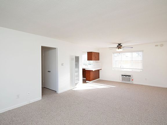 2nd image of 4182 1/2 Mississippi St