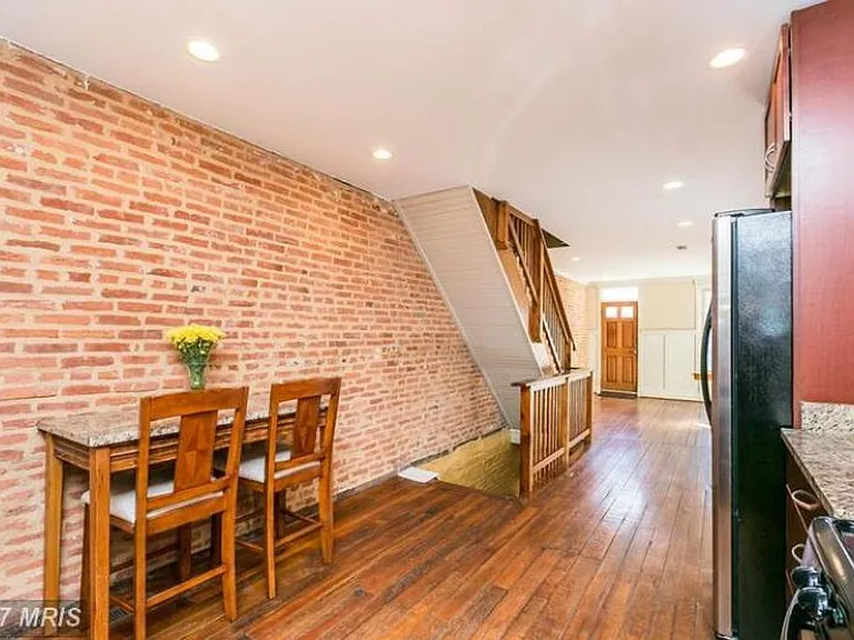 30 E Heath St #PRIMARYROOM — Photo 6