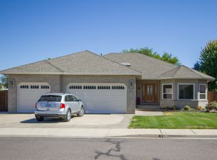 916 Mendolia Way, Central Pt, OR 97502