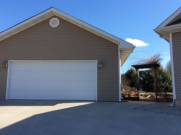 2nd image of 114 Brooklyn Dr