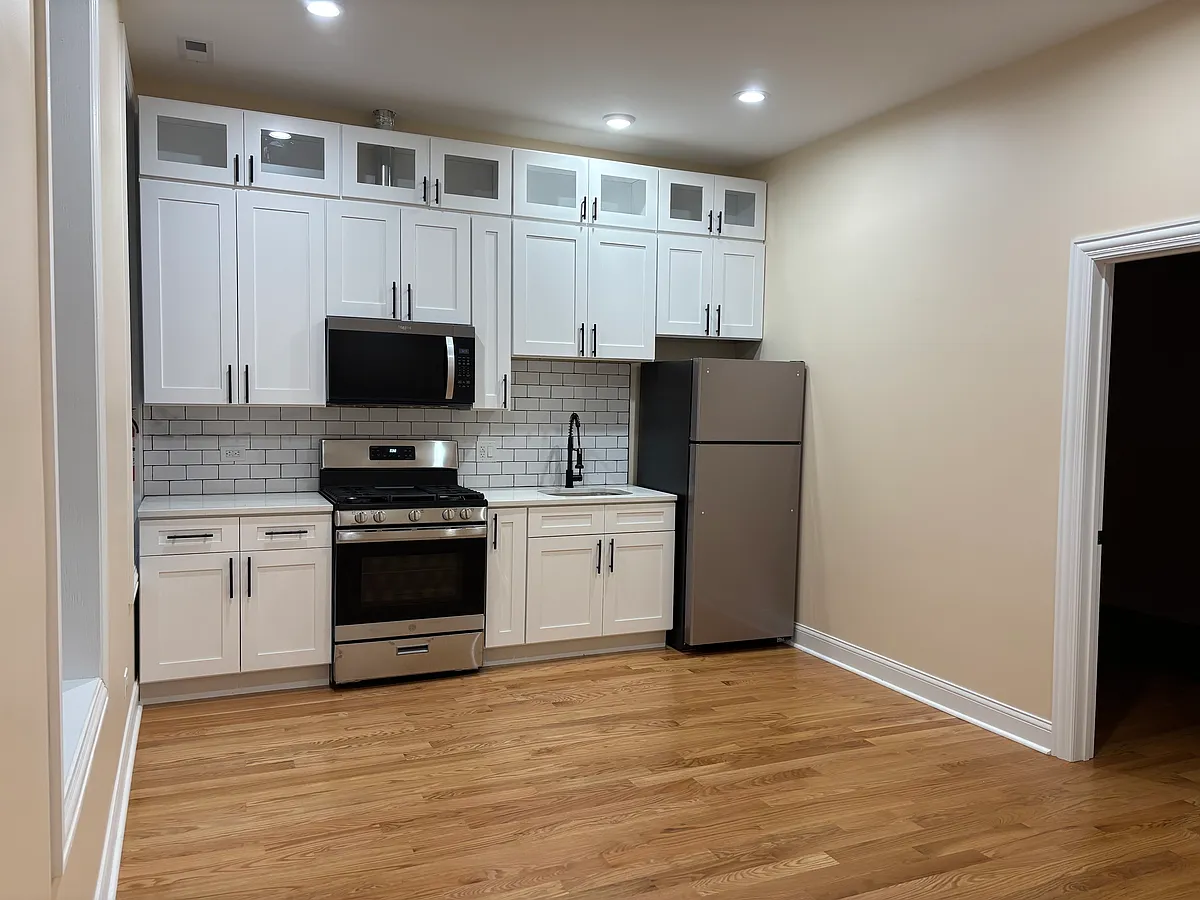 Building Photo - 2311 W 19th St #2F