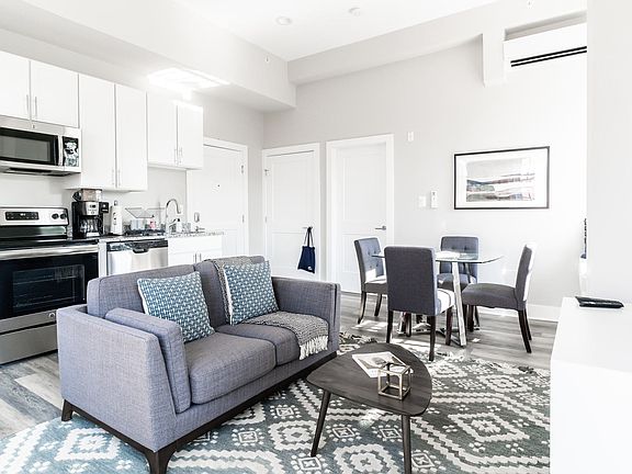 4th image of 700 Duke St #201