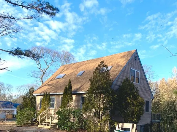 125 Tellette St, Oak Bluffs, MA 02557