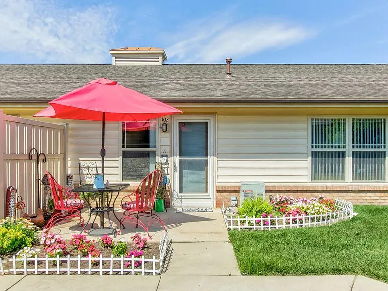 8160 Sunset Ln — Photo 18