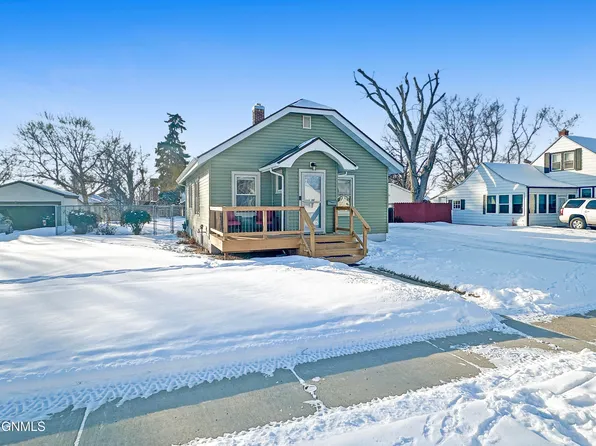 815 3rd Ave E, Williston, ND 58801