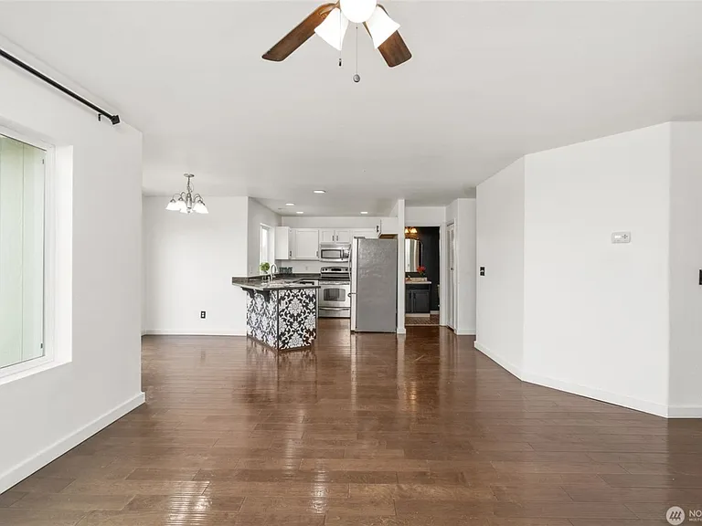 16602 Greenleaf Ave SE — Photo 3