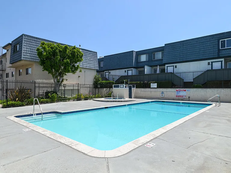 18550 Hatteras St #73 — Photo 32