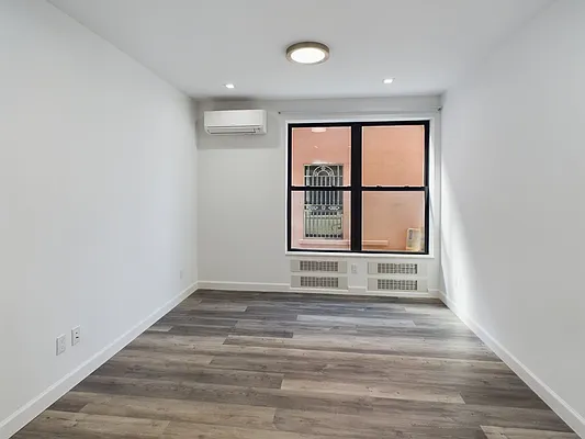 Rented by Bouklis Group | media 22