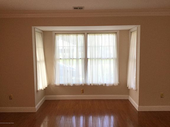 4th image of 1921 Cherryvale Ct