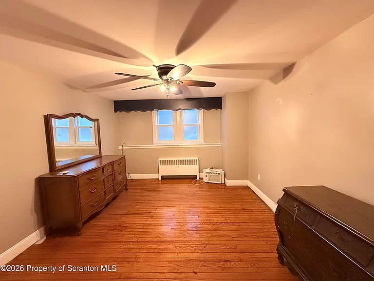 324 Crown Ave — Photo 6