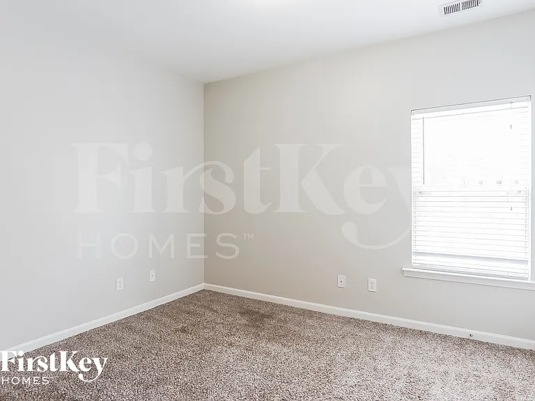 1092 Fairbank Ln — Photo 11