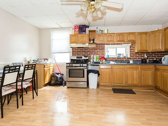 5th image of 810 Hawley Ave #1