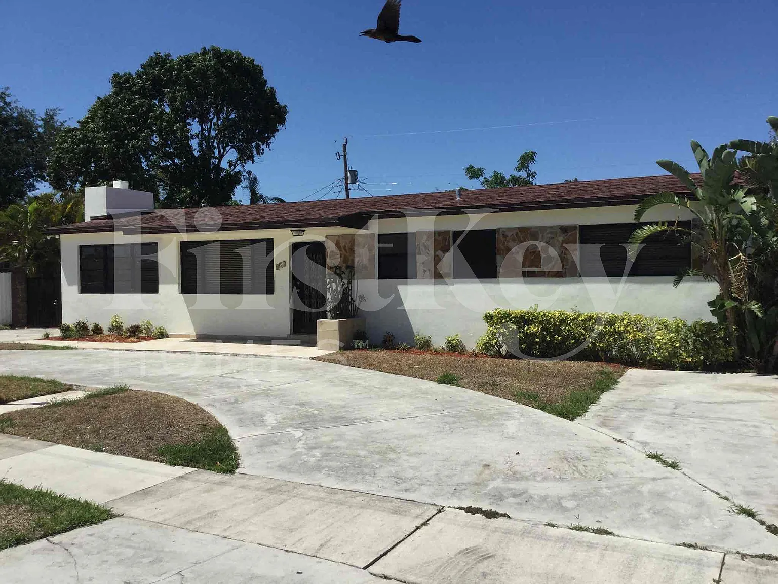 3 bed, 2.0 bath, 2742 sqft, $2,940 — Photo 3