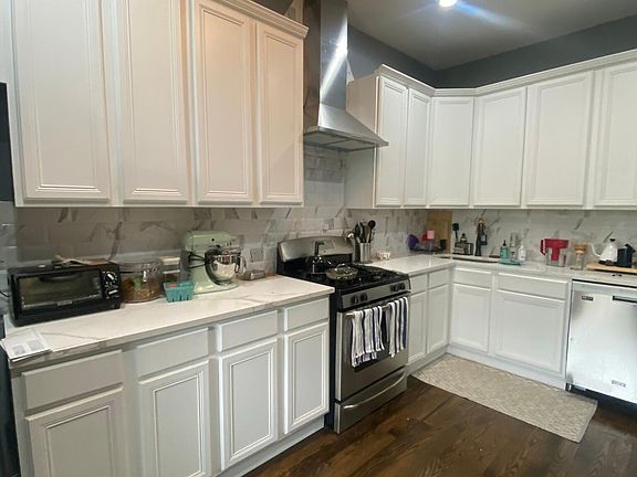 3rd image of 3230 W Fullerton Ave #1