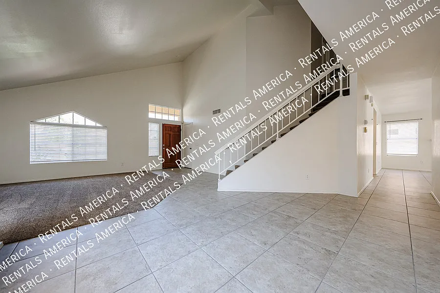 Large House with Pool! — Photo 4