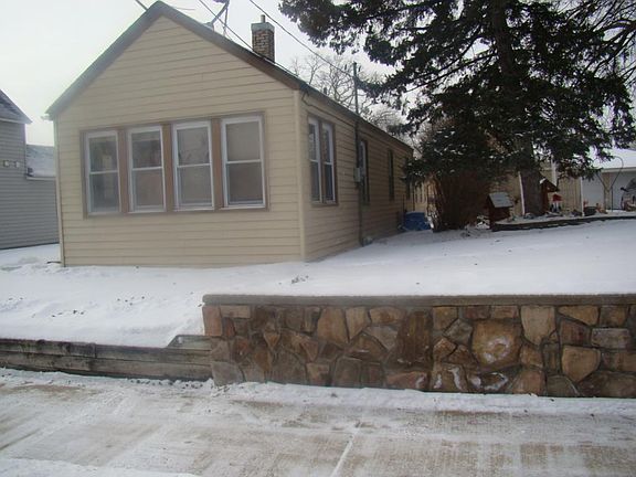 2nd image of 211 6th Ave N