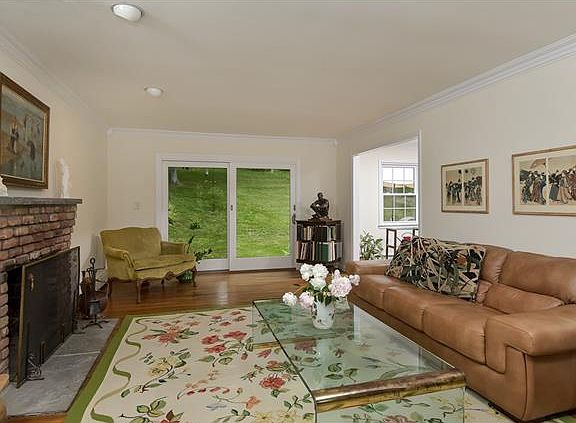 2nd image of 17 Fox Den Rd