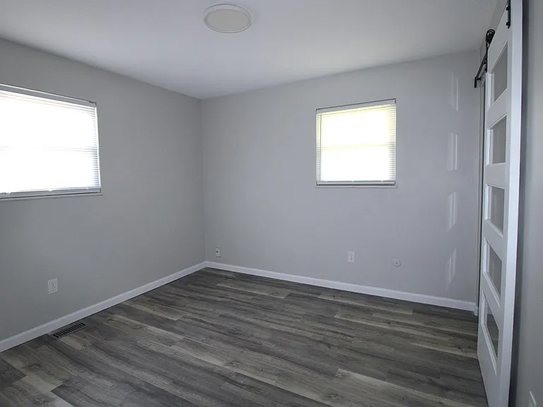 1529 Texas Dr — Photo 12