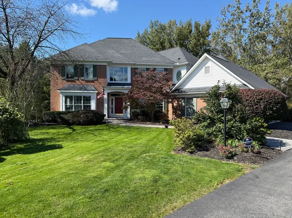 17 Crownwood Cir, Pittsford, NY 14534