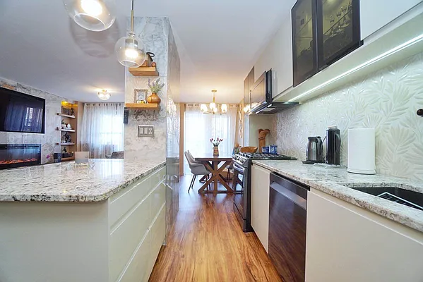 Sold by Remax Edge | media 9