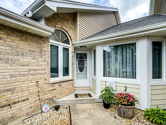 3rd image of 17325 Lakebrook Dr